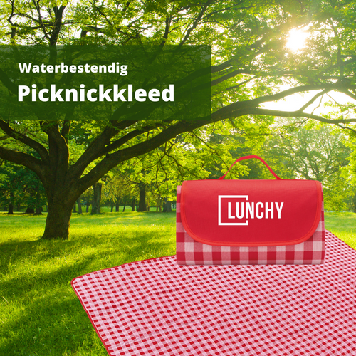 Picknickkleed Rood Wit Geblokt - extra groot formaat - waterbestendige onderkant. Met dit vrolijke rood wit geblokte katoenen kleed wordt je .. Waterbestendig picknickkleed voor zomerpret. Picknick deze zomer met een lunchy picknick kleed voor 6 personen. Het kleed is gemakkelijk mee te nemen naar jou picknickplek. Klaar met picknicken dan vouw je het kleed op. Neem jou lunchy mee naar welke plek je ook maar gaat. 